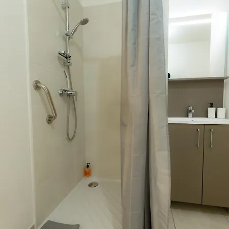 Sweet Homes - Vintage - Centre - Parking Securise Prive - Accessible Pmr * Saintes